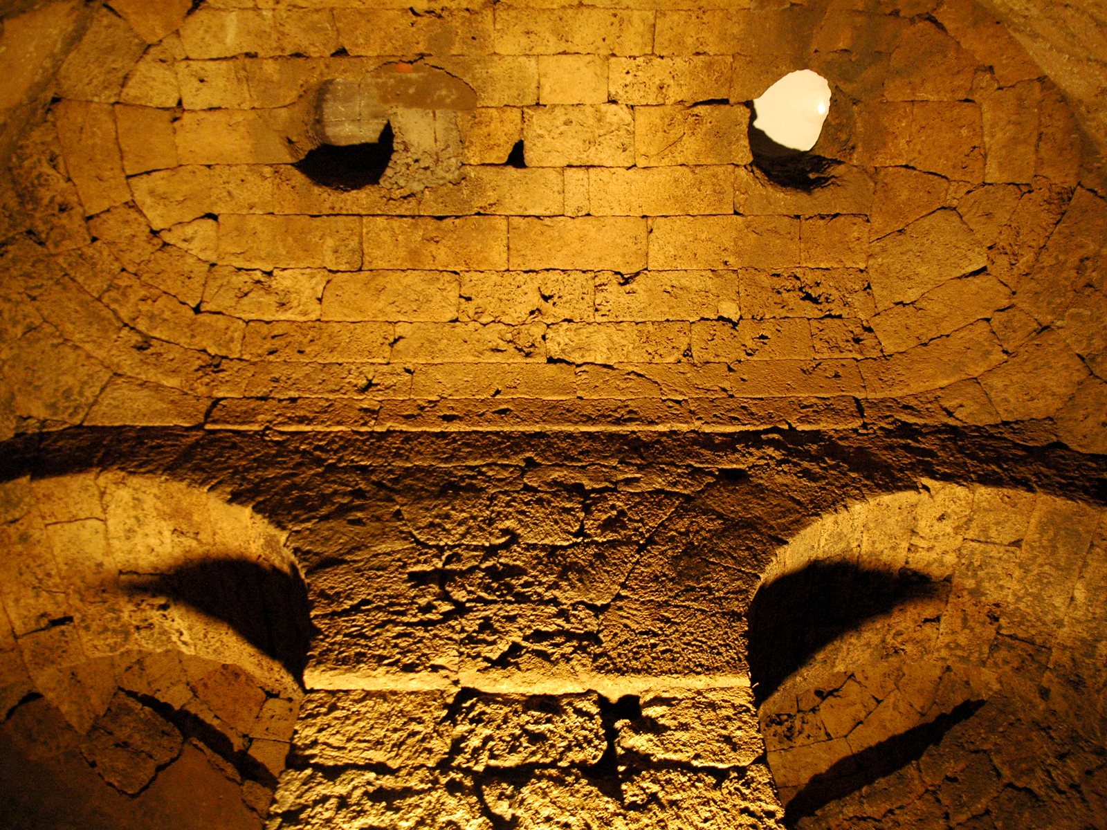 Chiusi sotterranea: la cisterna romana