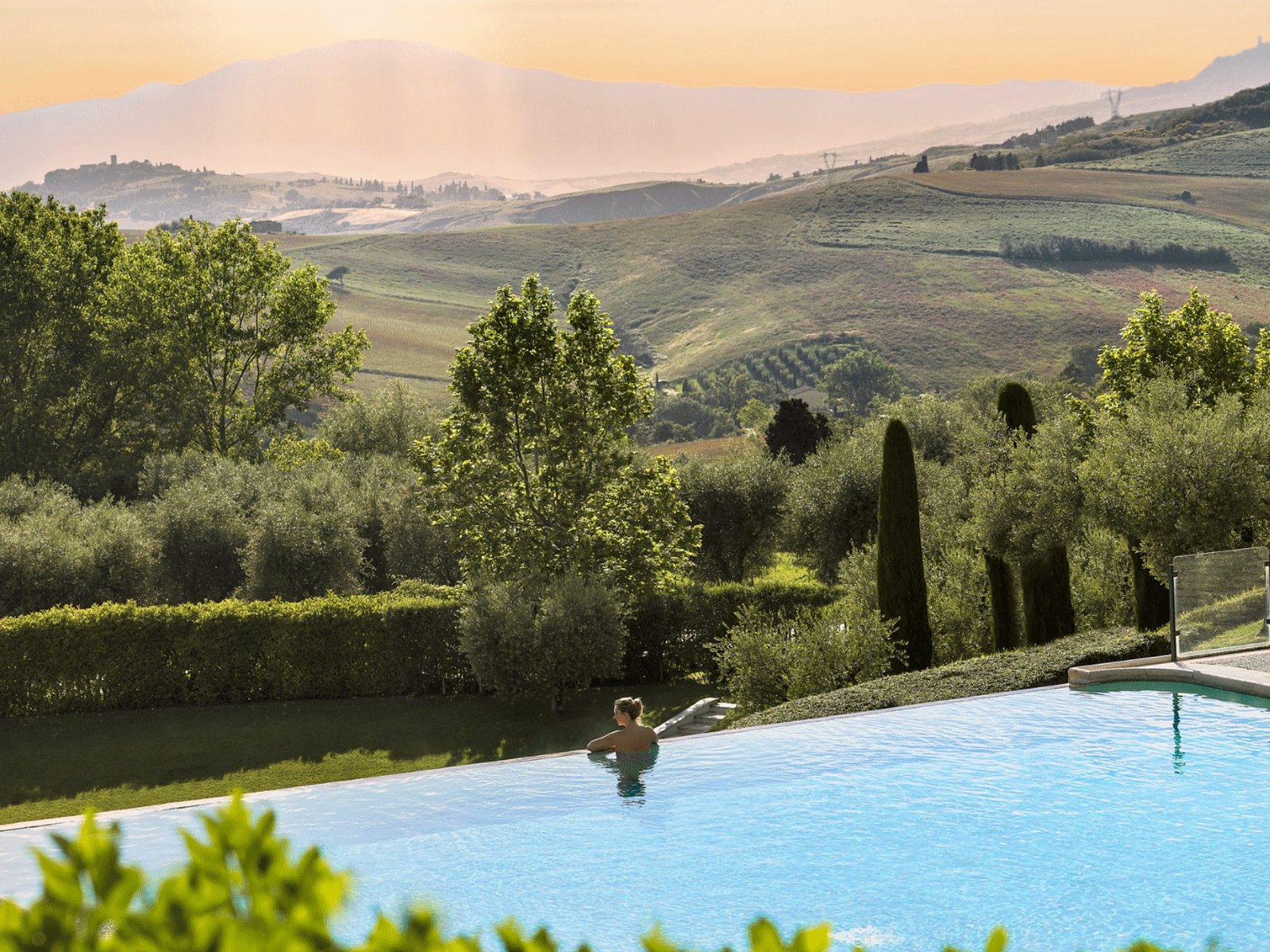 La piscine thermale de Fonteverde face au Val d'Orcia