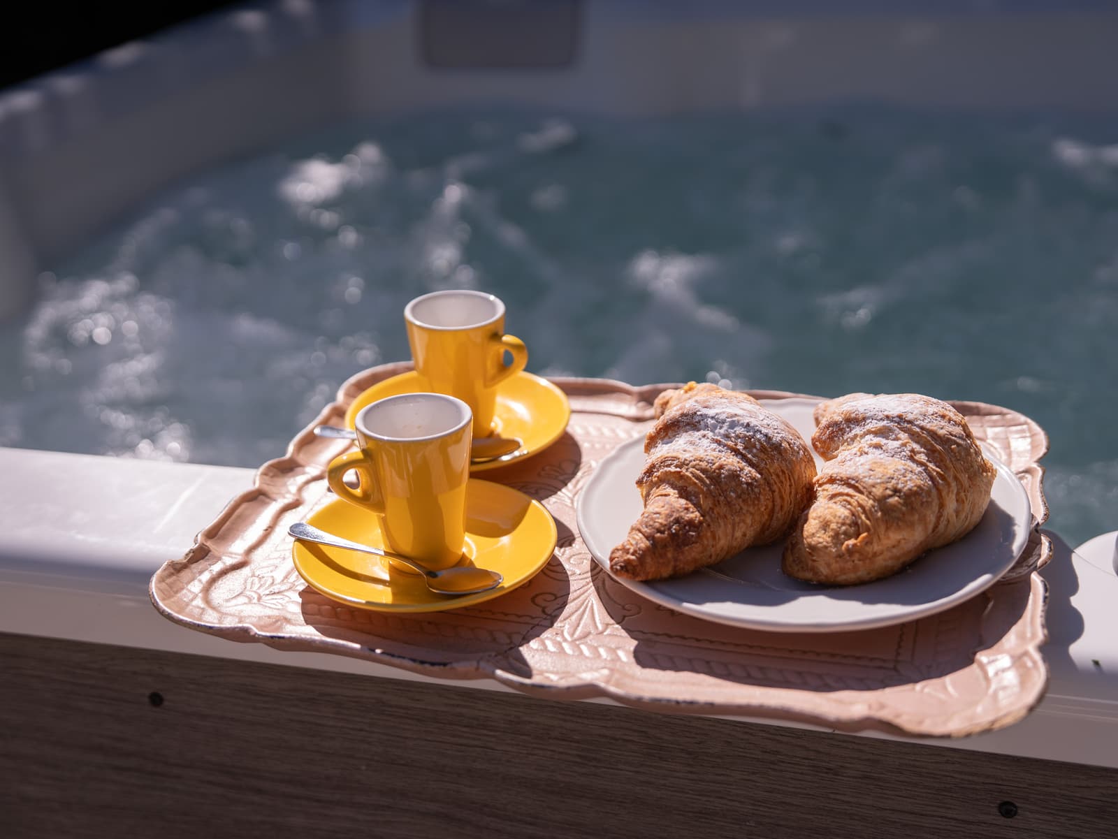 Breakfast by the jacuzzi — L'Albero di Gamelì