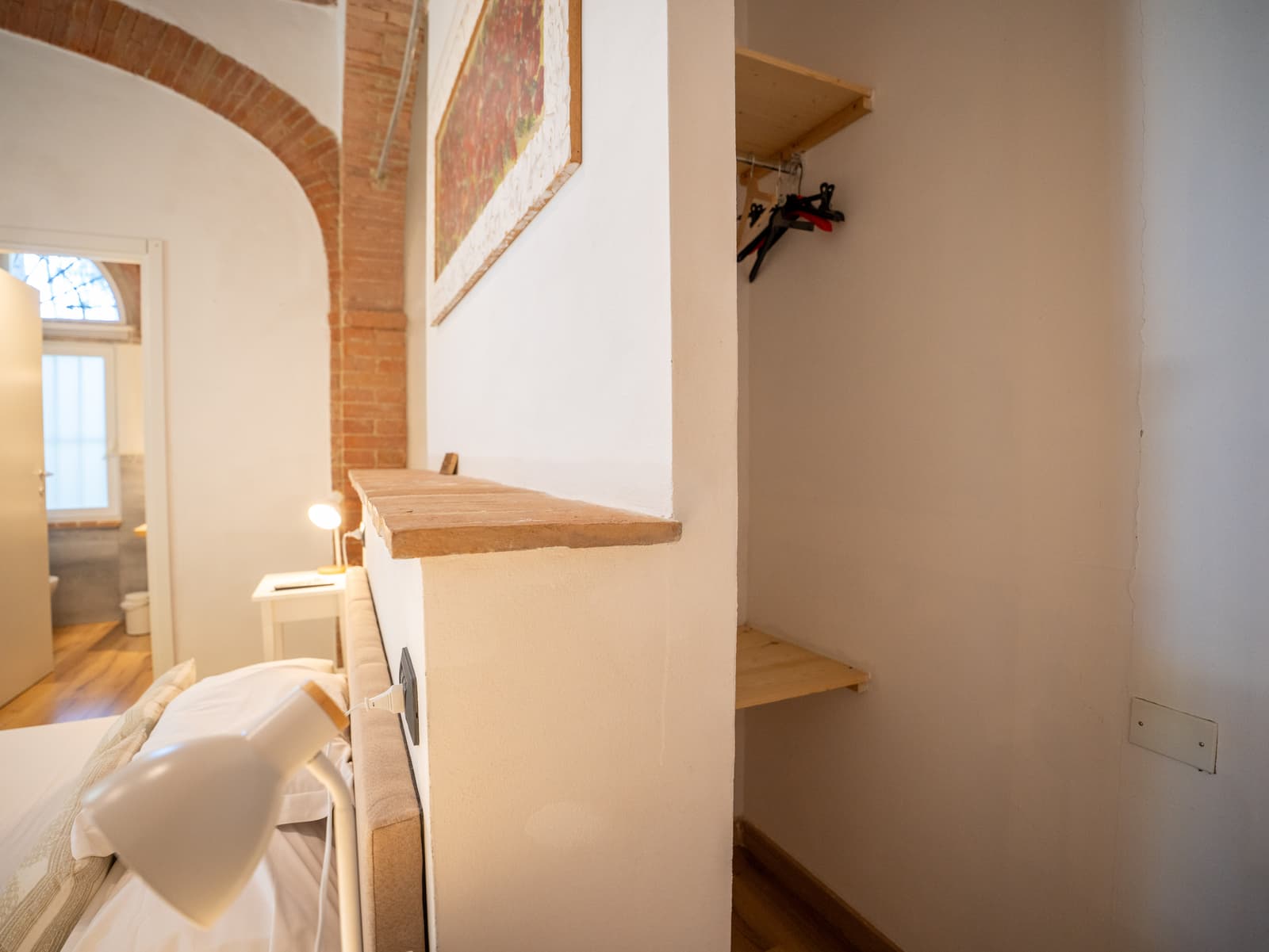 Room with brick vaults — the wardrobe — L'Albero di Gamelì